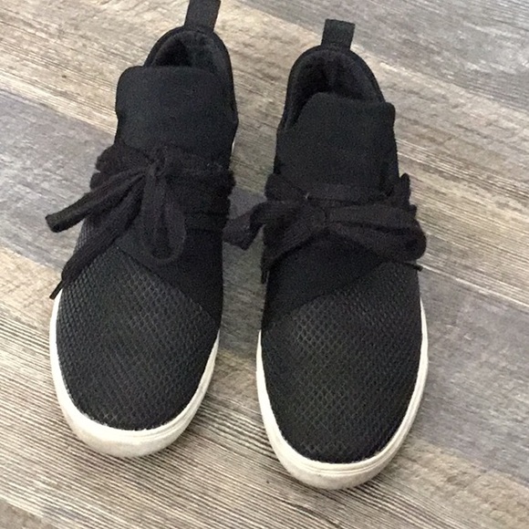 Black sneakers tennis shoes - Picture 2 of 3